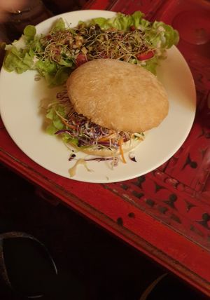 Bombay Burger at Le Shanti in Dijon