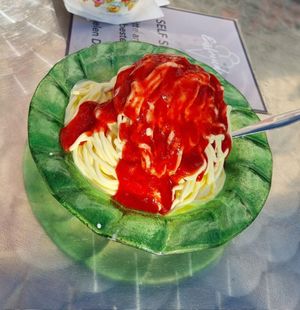 Veganes Spaghettieis (mit Sahne drunter) at Eisfreude in Bremen