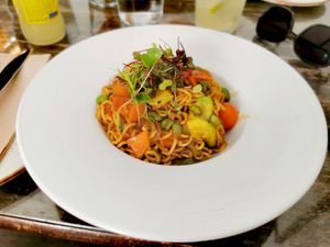 Gemüse in Sojasauce mit Nudeln für 12,50 € at Hesperides in Lanzarote