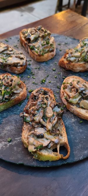 Bruschetta de cogumelos at Vigga Bar in Sao Paulo