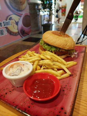 Hello Dolly Chick'n Burger (27,55 RM) at Sala - Berjaya Times Square in Kuala Lumpur