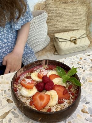 Pink hearts. Delicious smoothy bowl   at Yollie - the Popice Café in Karlsruhe