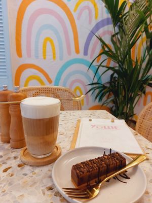 Peanut raw cake & latte macchiatto at Yollie - the Popice Café in Karlsruhe