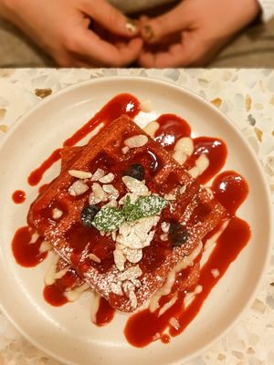 Pink Waffle at Yollie - the Popice Café in Karlsruhe