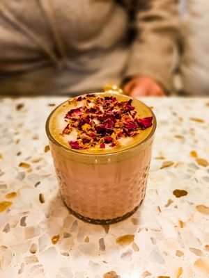 Pink Matcha Latte at Yollie - the Popice Café in Karlsruhe