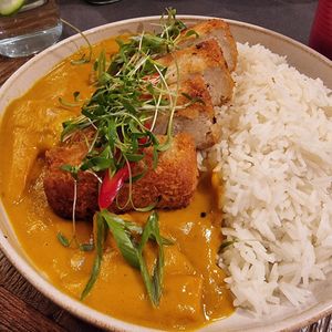 Katsu de tofu com caril at Vegan Dükkan Lokanta - The Eatery in Istanbul
