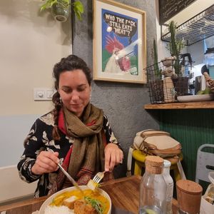 Eu a ser feliz at Vegan Dükkan Lokanta - The Eatery in Istanbul