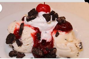 Vegan strawberry crumble sundae at The Ice Cream Chick in Huntington