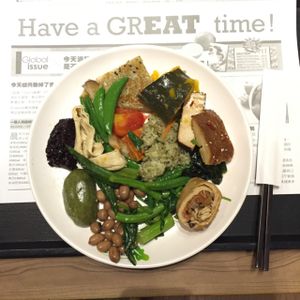 Look how many types of food on one plate! at Minder Vegetarian 明德素食 - Q Square Mall in Taipei