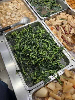 Buffet options  at Minder Vegetarian 明德素食 - Q Square Mall in Taipei