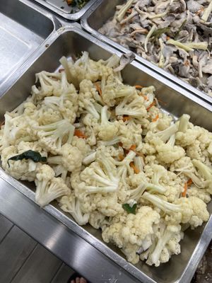 Buffet options  at Minder Vegetarian 明德素食 - Q Square Mall in Taipei