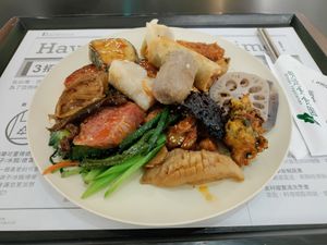 Plethora of options! at Minder Vegetarian 明德素食 - Q Square Mall in Taipei