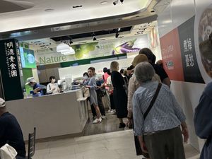So many people are coming .  at Minder Vegetarian 明德素食 - Q Square Mall in Taipei