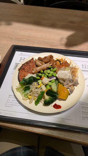 Veggie buffet at Minder Vegetarian 明德素食 - Q Square Mall in Taipei