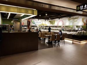 Outsite look at Minder Vegetarian 明德素食 - Q Square Mall in Taipei