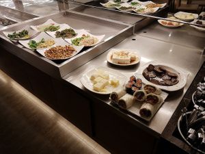 Buffet options at Minder Vegetarian 明德素食 - Q Square Mall in Taipei