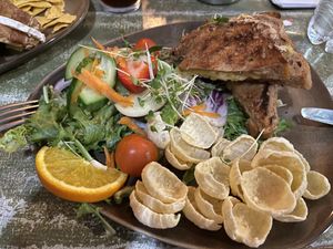 Well, this was worth waiting for 😋. Very tasty vegan applewood and onion toastie, along with a huge side salad. Highly recommend if in Alnwick    at Strawberry Lounge in Alnwick