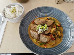 Kare Kare at Lolo & Lola in Vienna