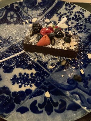 They charged too much on my credid card and to apologize I got a free dessert and a drink, very nice guy (and of course deliscious dessert)  at Cultivate Cafe in Central Singapore