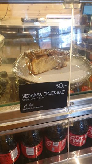 Vegan cake at Furukroa in Flaam