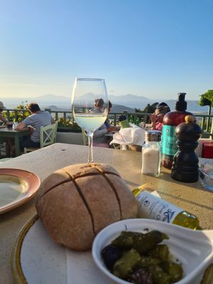 Bread and olives at Oromedon in Kos