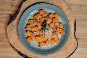 2 "dish of the week" available from wednesday till friday (11.30a.m to 3p.m), always one vegan and one vegetarian choice at Ubuntu - Cantine Zéro Déchet in Lyon