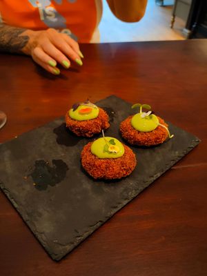 Starter "Beet Aloo Tiki" - already started! ;) at Késarum in Southampton