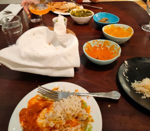 Sides: Lachna Paratha (gone!); Saag; Butter Chick'n; Baingan Bharta; Jeera rice; Coriander Yoghurt at Késarum in Southampton