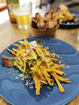 Salade Madras at Mariposas in Marseille