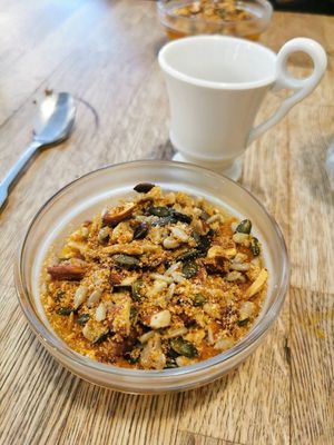 Summer crumble at Mariposas in Marseille