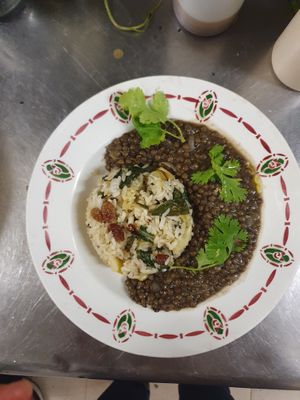 Lentilles au romarin riz aux épinards at Mariposas in Marseille