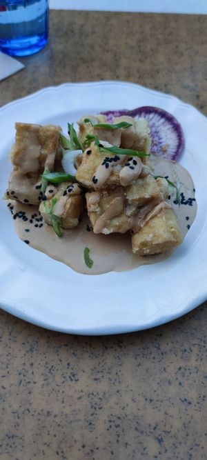 Starter. Fried tofu with peanut sauce at Mariposas in Marseille