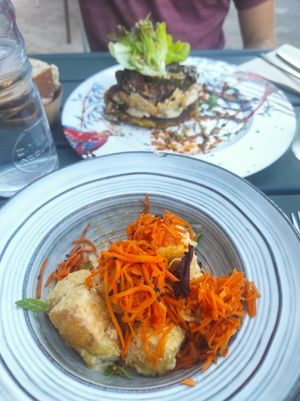 Crispy tofu with peanut sauce at Mariposas in Marseille