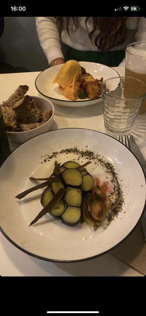 Entrée avec poireaux   at Mariposas in Marseille