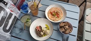 2 delicious and nice entrance with homemade icetea and lemonade at Mariposas in Marseille