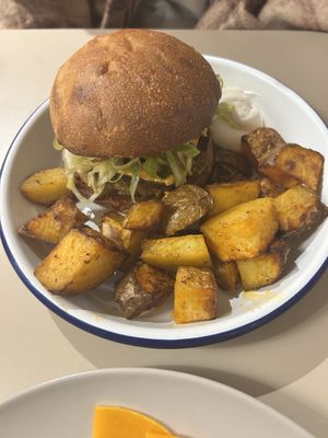 Burger au steak de lentilles délicieux  at Mariposas in Marseille