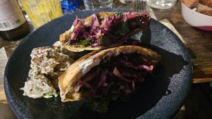 Kebab champignons chou rouge pomme de terre at Mariposas in Marseille