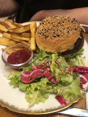 Burger  at Mariposas in Marseille