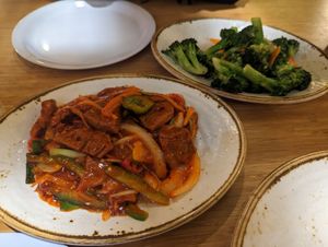 Mock chicken in sichuan chilli sauce, stir fried broccoli in garlic sauce at Bamboo Inn in North West London