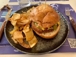 Hamburguesa vegana  at Blue Bar Beach Club in Calella