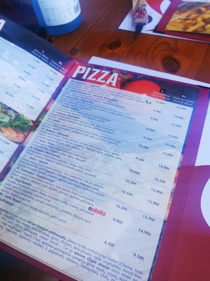  at Delly's Lounge in Crete