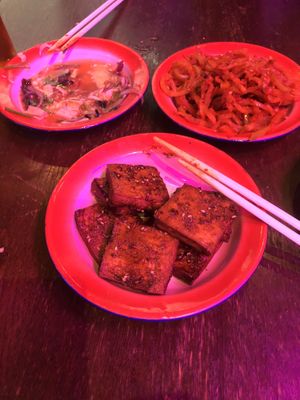   at Tonton Máo in Paris