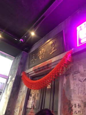   at Tonton Máo in Paris