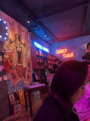   at Tonton Máo in Paris