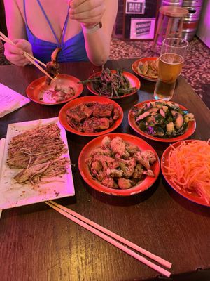 Mention spéciale aux chou fleurs grillés au feu de bois exceptionnels.  at Tonton Máo in Paris