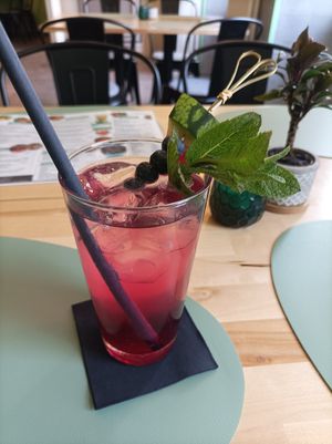 Lavender blueberry drink at Ma'Rinas - Veggiezz in Karlsruhe
