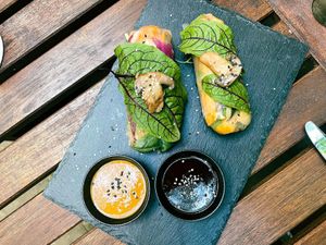 Rollzz mit Avocado at Ma'Rinas - Veggiezz in Karlsruhe