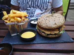 Burger mit selbstgemachtem Patty at Ma'Rinas - Veggiezz in Karlsruhe