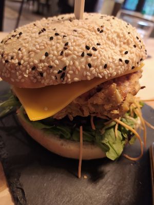 classic vegetable patty at Ma'Rinas - Veggiezz in Karlsruhe