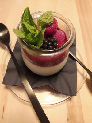 panna cotta at Ma'Rinas - Veggiezz in Karlsruhe